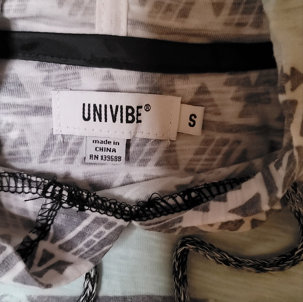 NWT Univibe Men's Sleeveless Hoodie Shirt  90's look - Picture 7 of 9